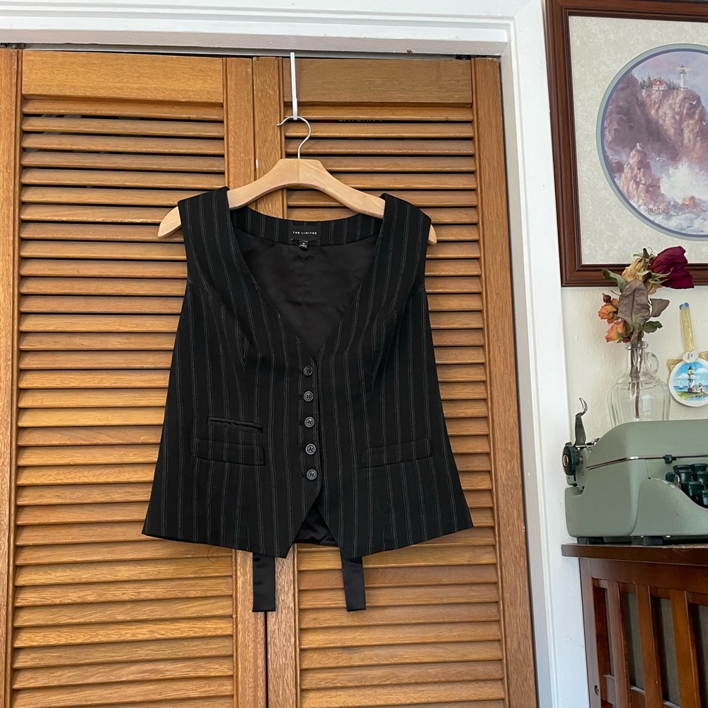 ✨ The Limited Black Vest with Stripes and Tie Back ✨